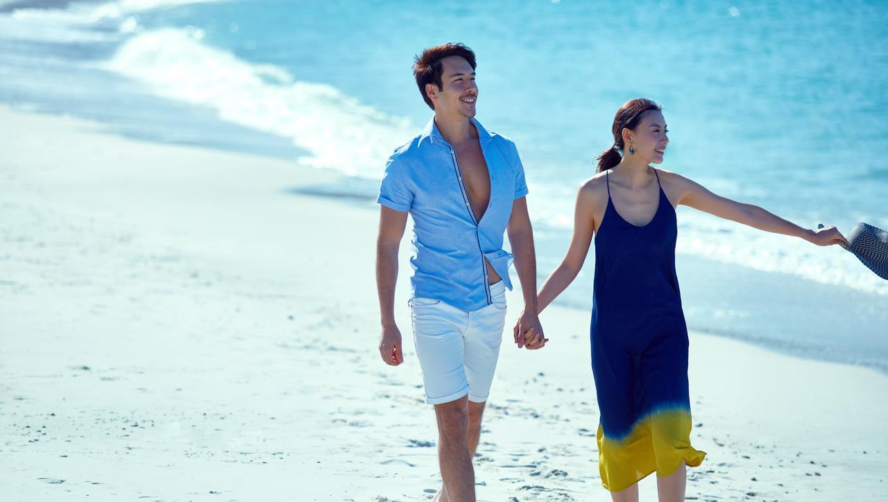 Nanki-Shirahama Marriott Hotel Ngoại thất bức ảnh A couple holding hands